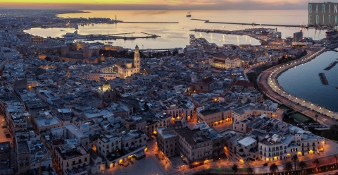 La Banchina, Santa Barbara, "Inde a la corte": i piccoli rioni in cui � suddivisa Bari Vecchia 